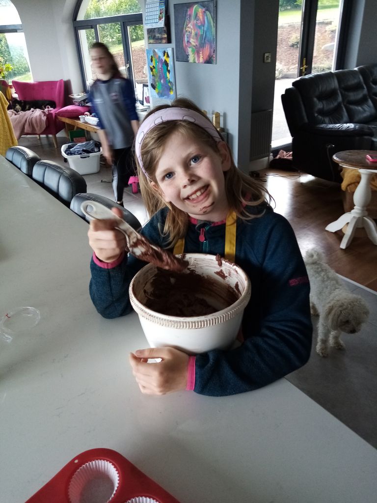 Ailís busy making Delicious Cupcakes!