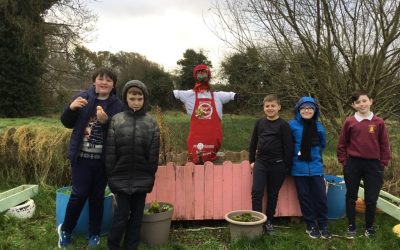 Our scarecrow is ready to welcome the children to Cafe le Chéile.